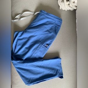 FIGS scrub set (S/MP)